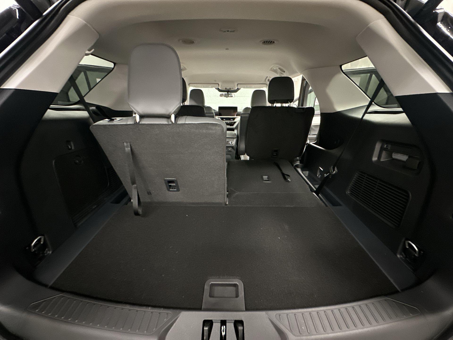 Thumbnail: 2026 Ford Explorer - 26