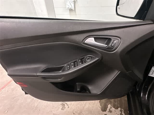 Thumbnail: 2016 Ford Focus - 14