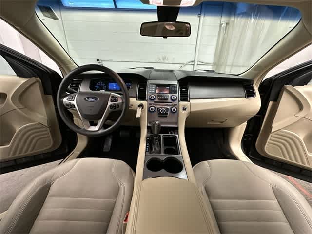 2015 Ford Taurus SE 17