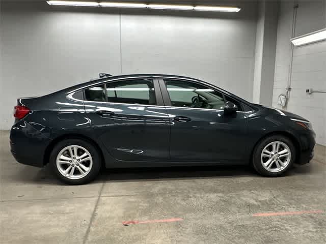 Thumbnail: 2018 Chevrolet Cruze - 3