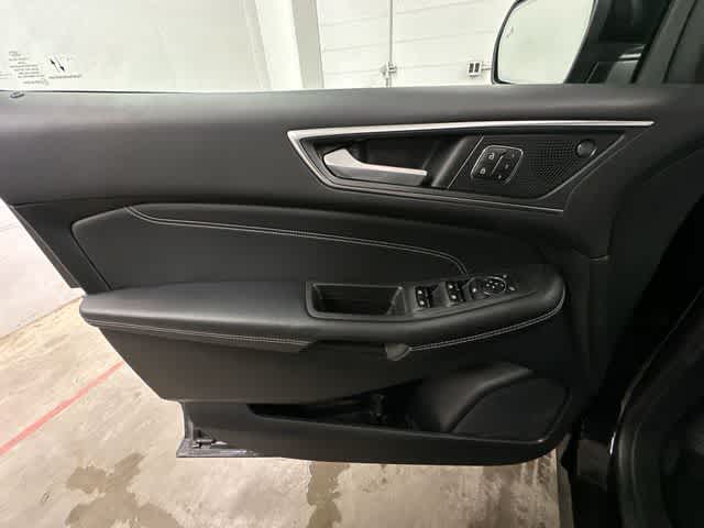Thumbnail: 2024 Ford Edge - 19