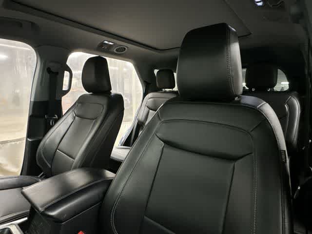 Thumbnail: 2022 Ford Explorer - 16