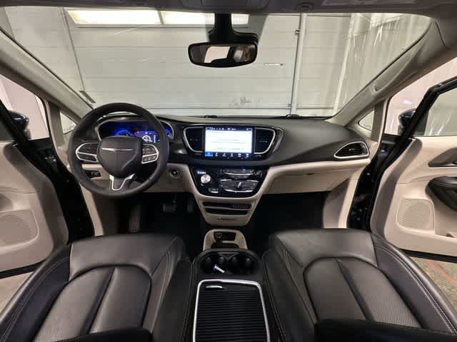 Thumbnail: 2023 Chrysler Pacifica - 19