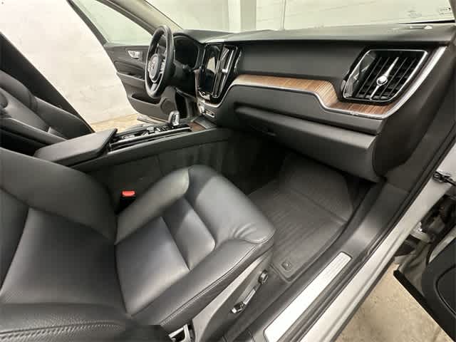 2023 Volvo XC60 B5 Plus 23
