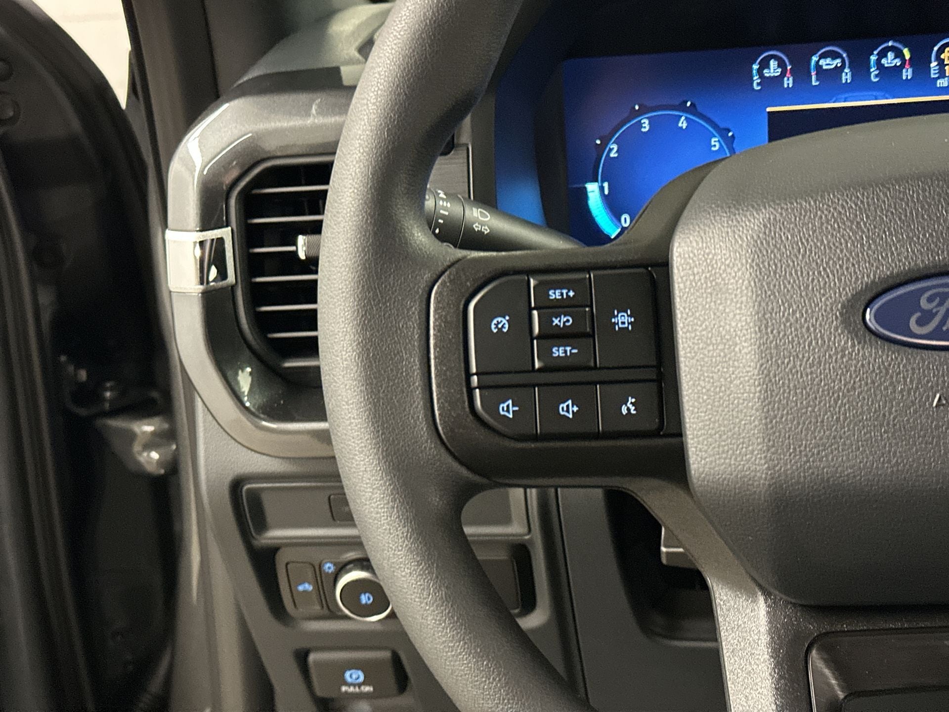 2025 Ford F-150 STX - Photo 16