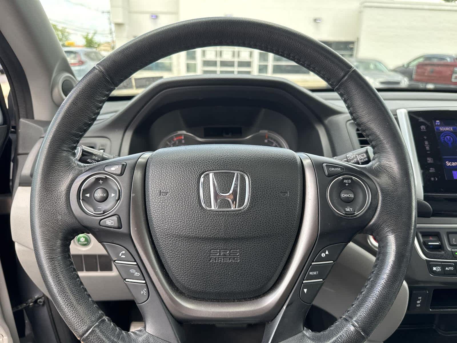 Thumbnail: 2017 Honda Pilot - 19