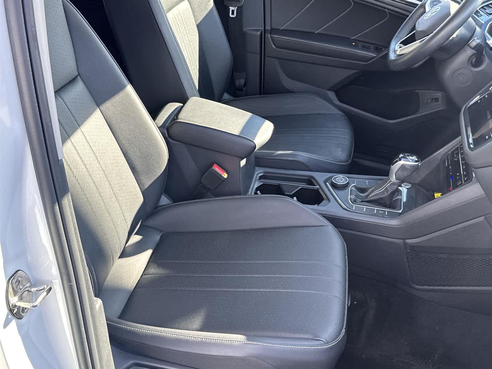 Thumbnail: 2022 Volkswagen Tiguan - 17