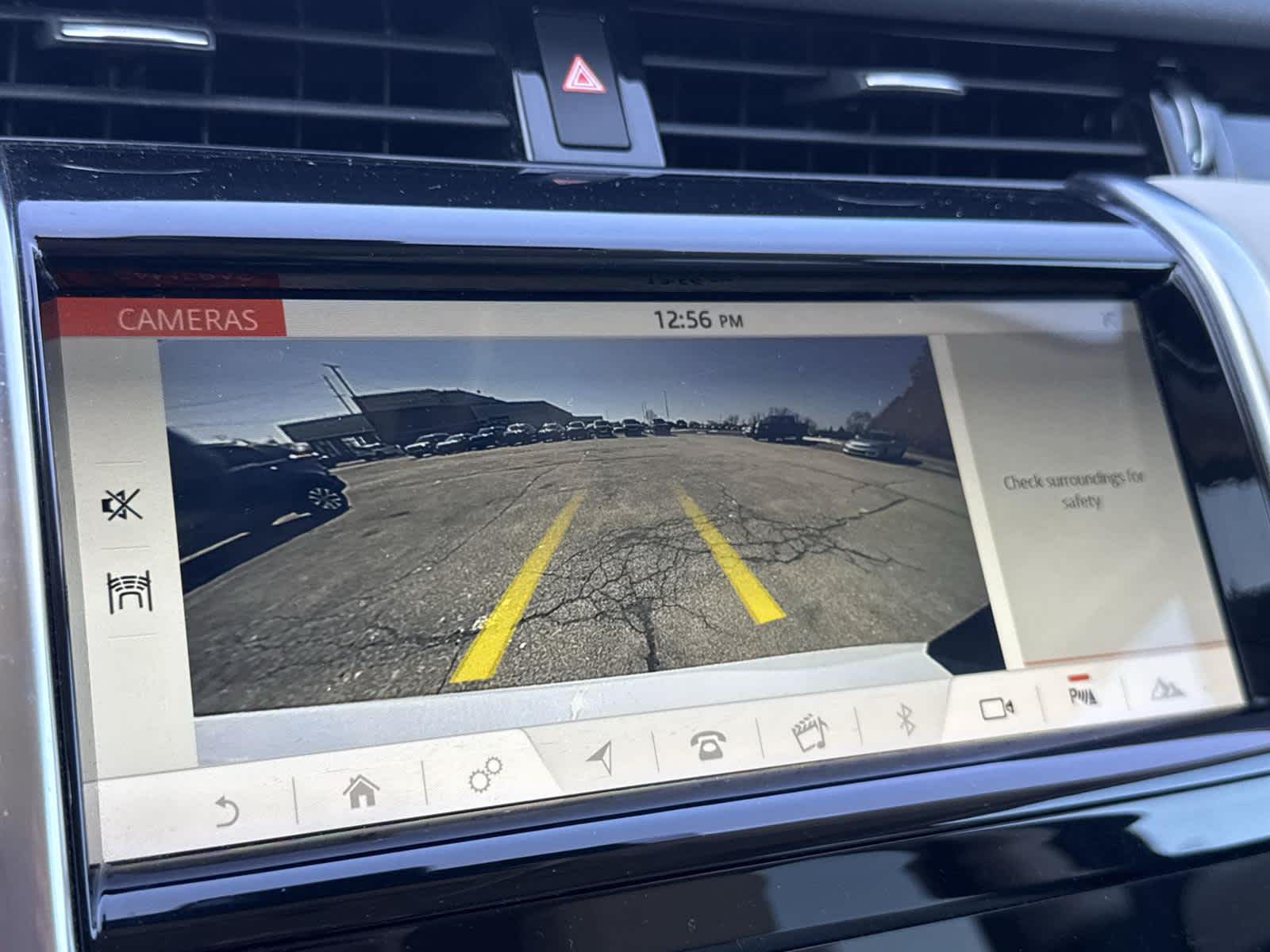 Thumbnail: 2020 Land Rover Discovery Sport - 25