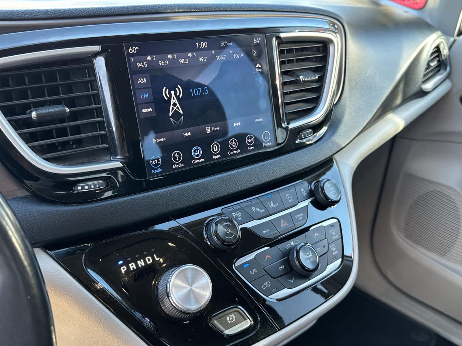 Thumbnail: 2018 Chrysler Pacifica - 22