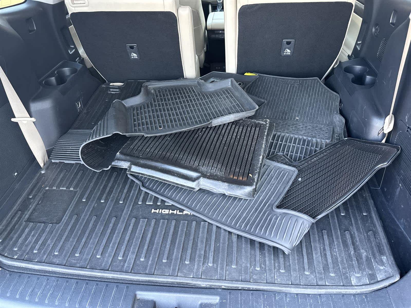 Thumbnail: 2023 Toyota Highlander - 15