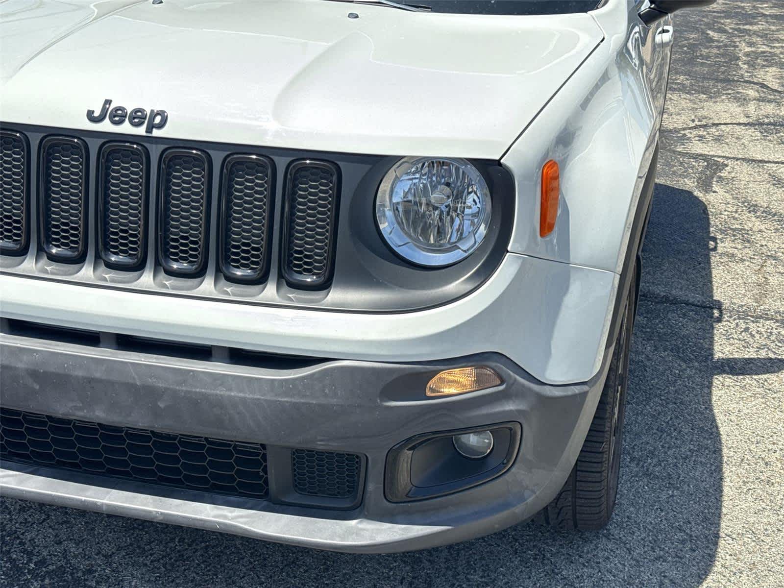 Thumbnail: 2018 Jeep Renegade - 9