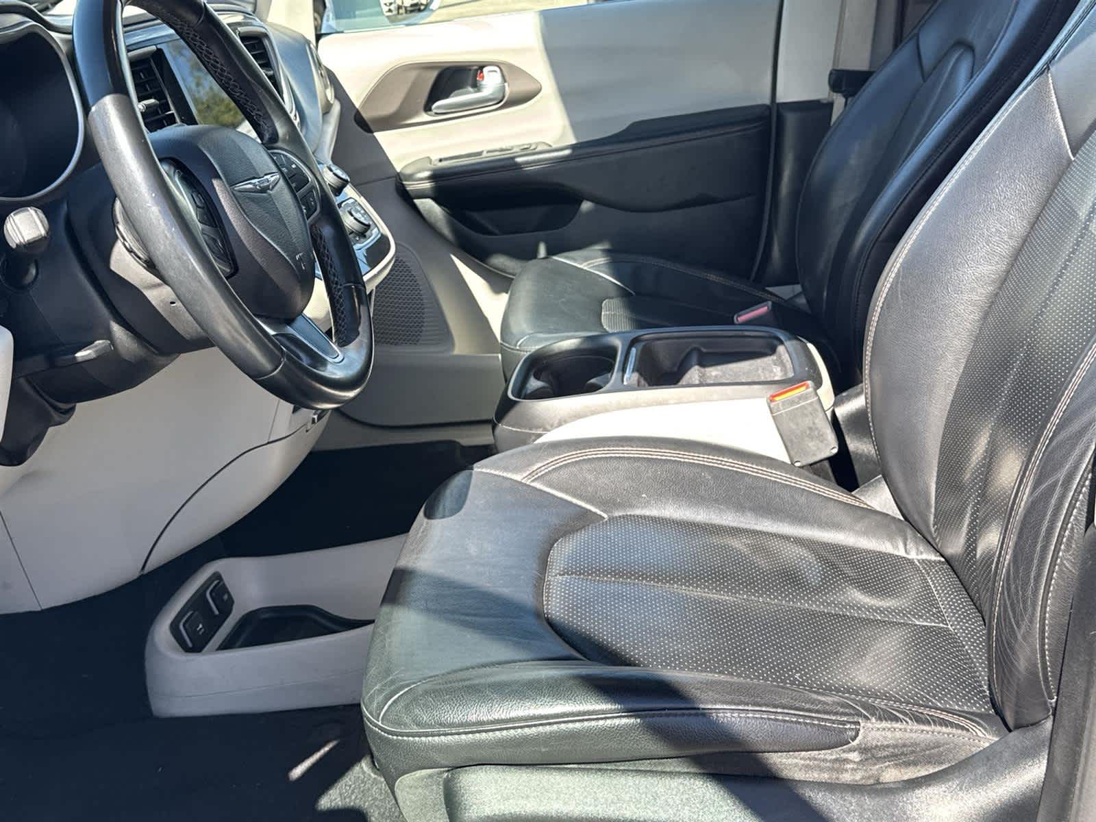 Thumbnail: 2018 Chrysler Pacifica - 11