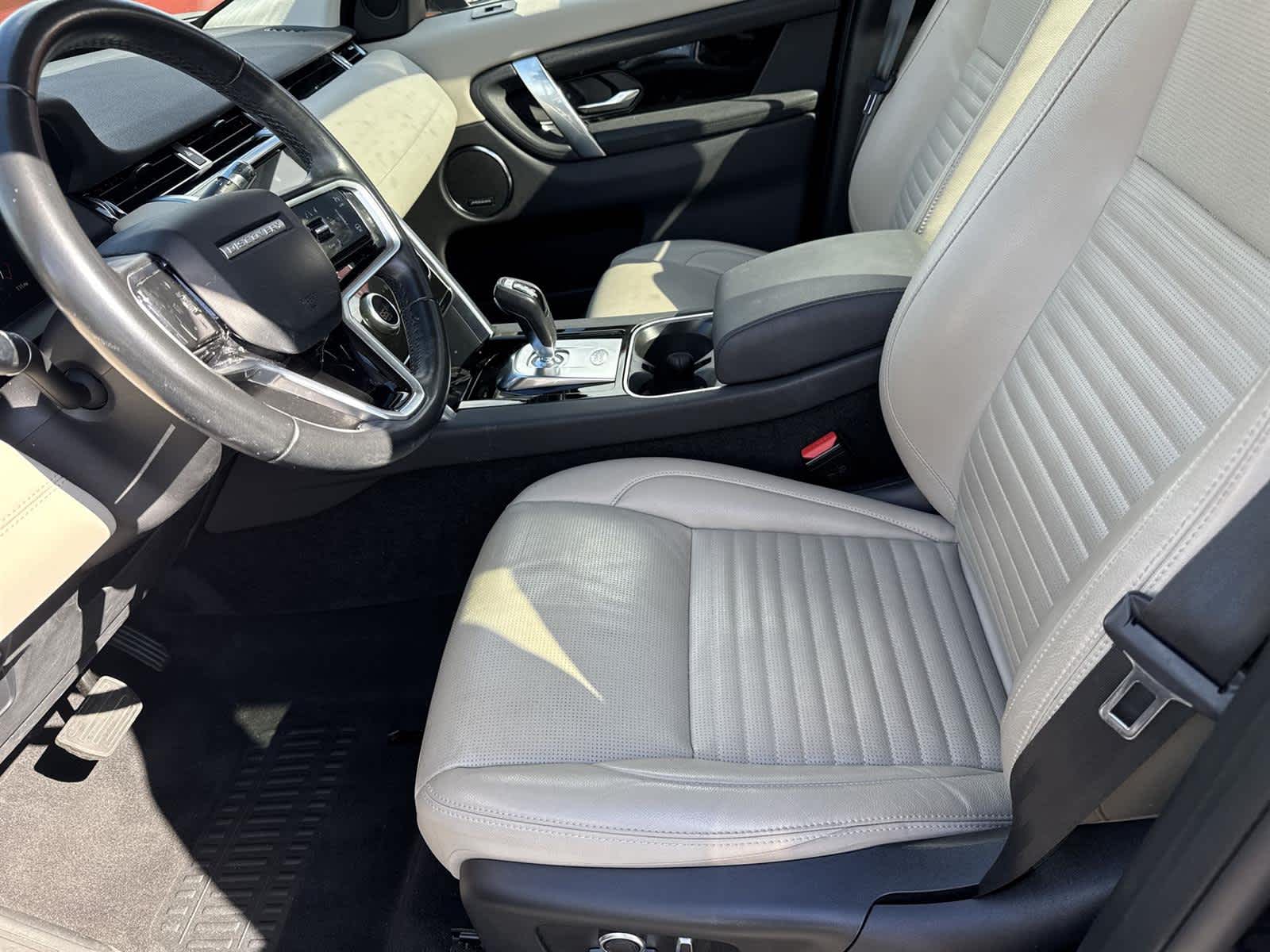 Thumbnail: 2022 Land Rover Discovery Sport - 11