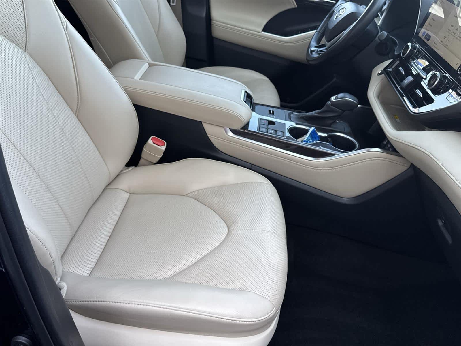 Thumbnail: 2023 Toyota Highlander - 17