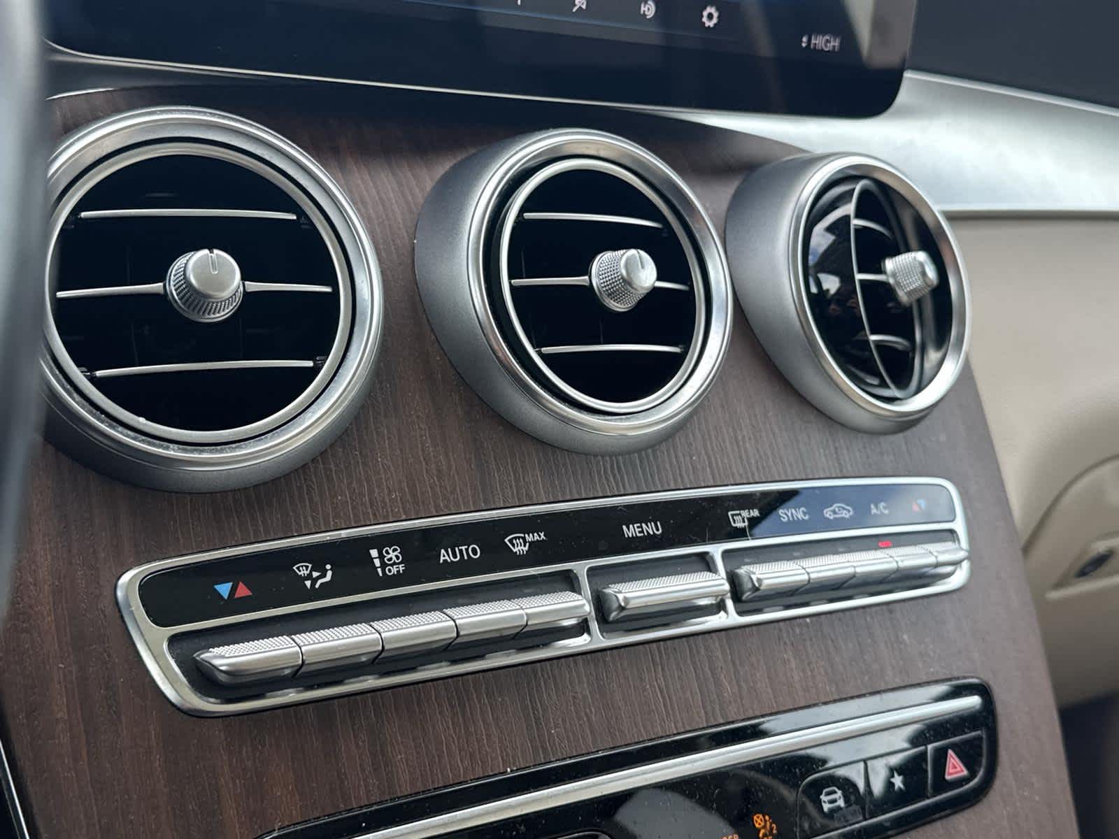 Thumbnail: 2022 Mercedes-Benz GLC - 32