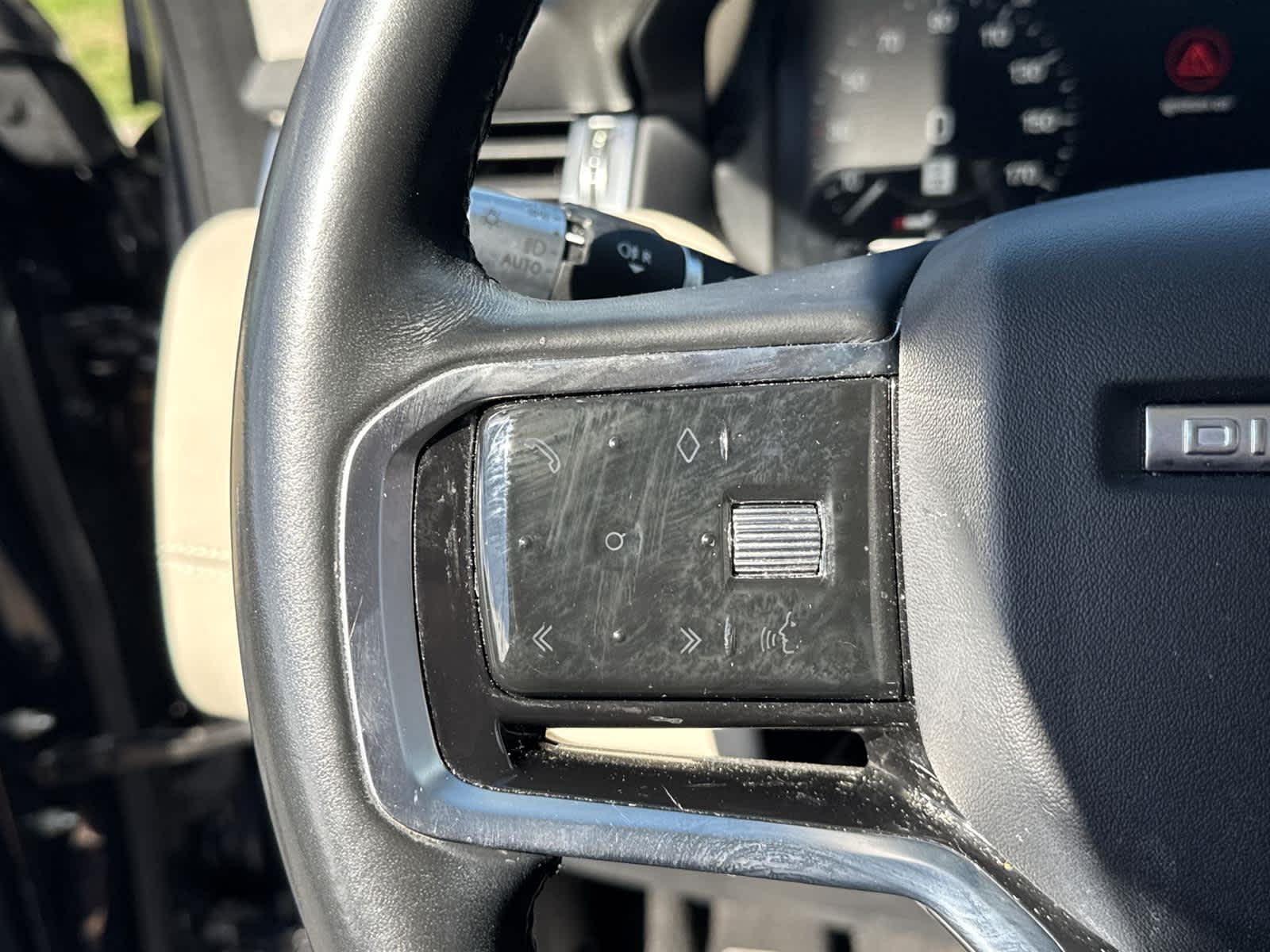 Thumbnail: 2022 Land Rover Discovery Sport - 19