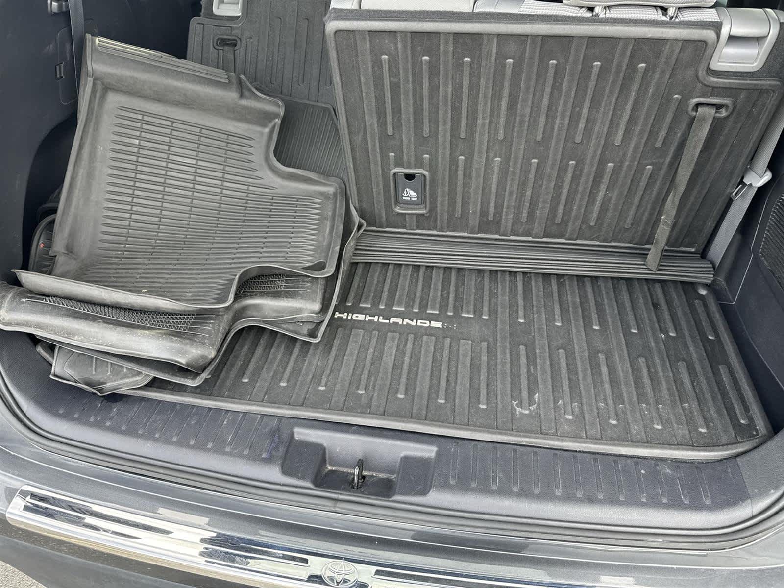 Thumbnail: 2022 Toyota Highlander - 14