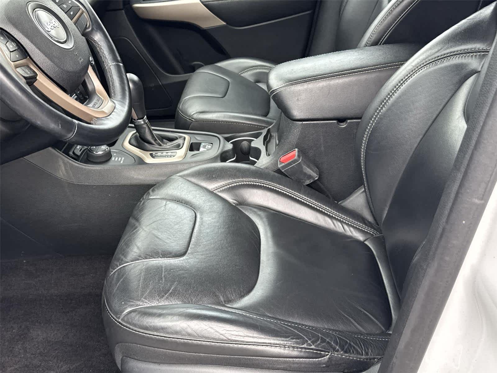 Thumbnail: 2018 Jeep Cherokee - 13