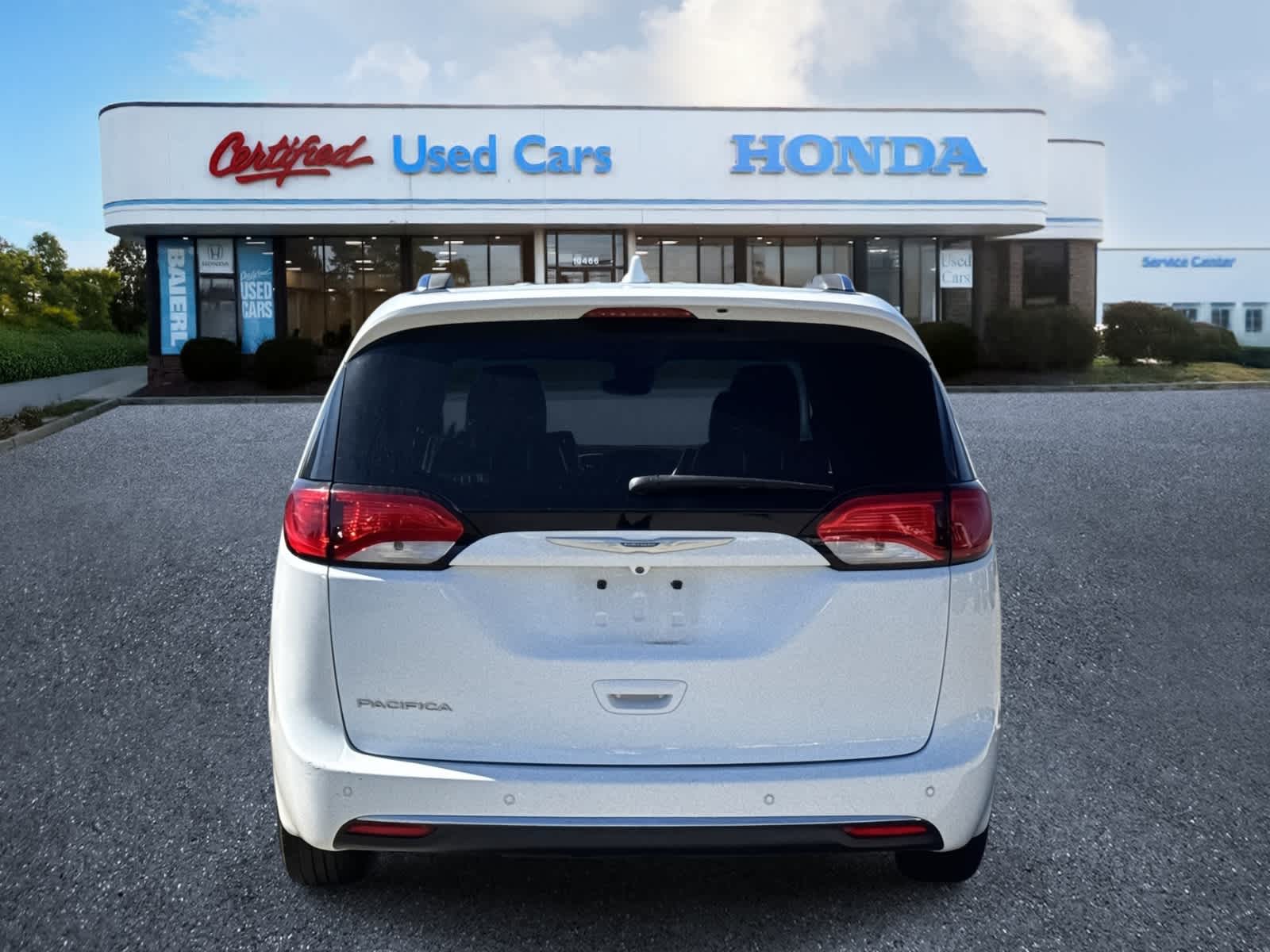 Thumbnail: 2018 Chrysler Pacifica - 4