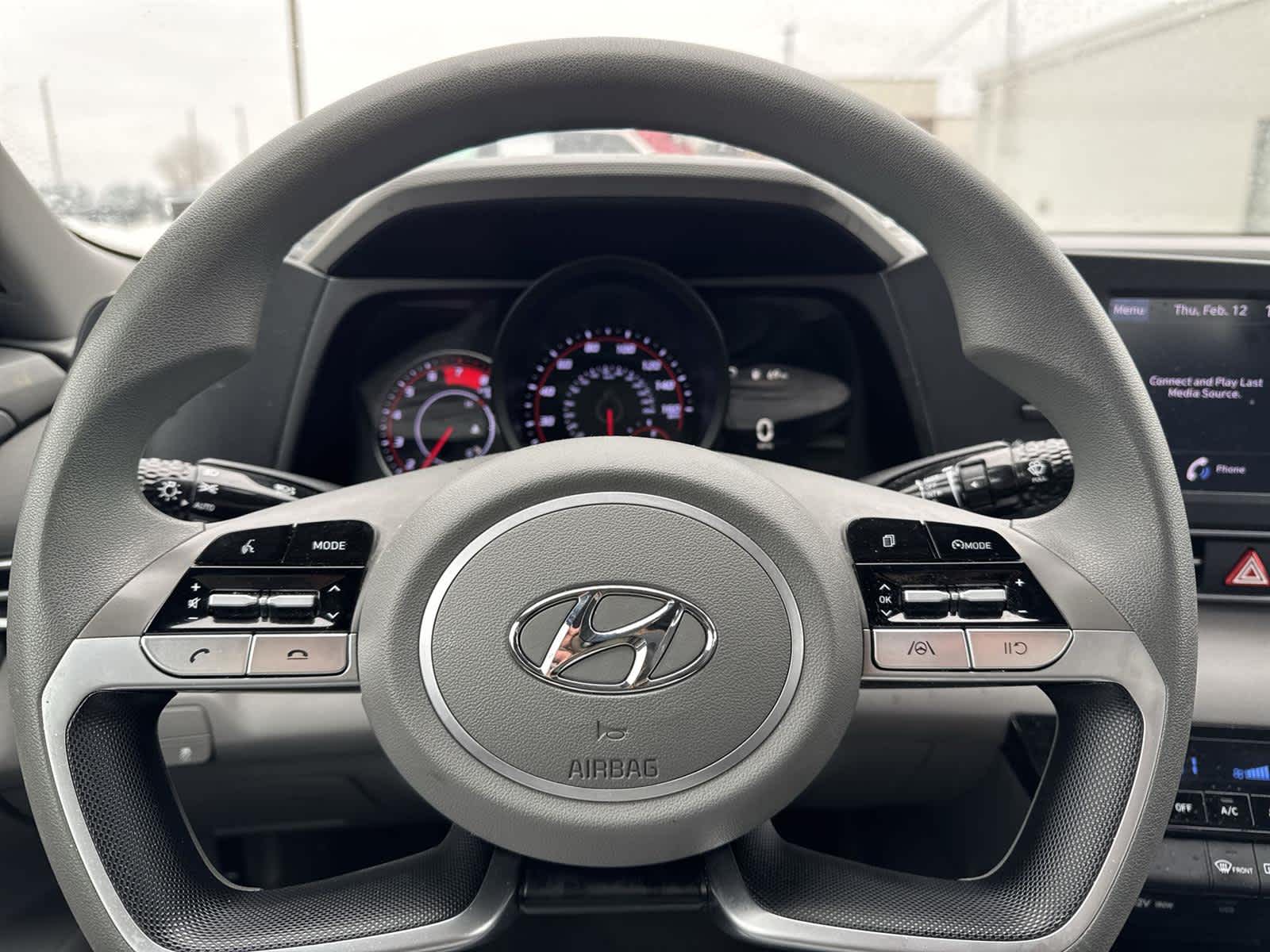 Thumbnail: 2022 Hyundai Elantra - 17