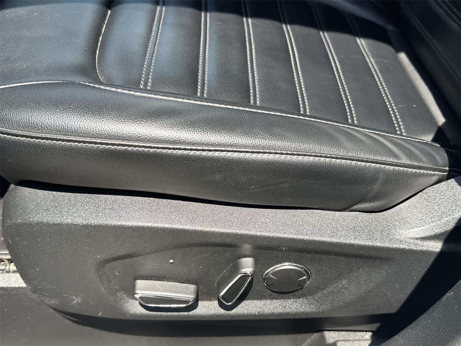 Thumbnail: 2019 Ford Edge - 13