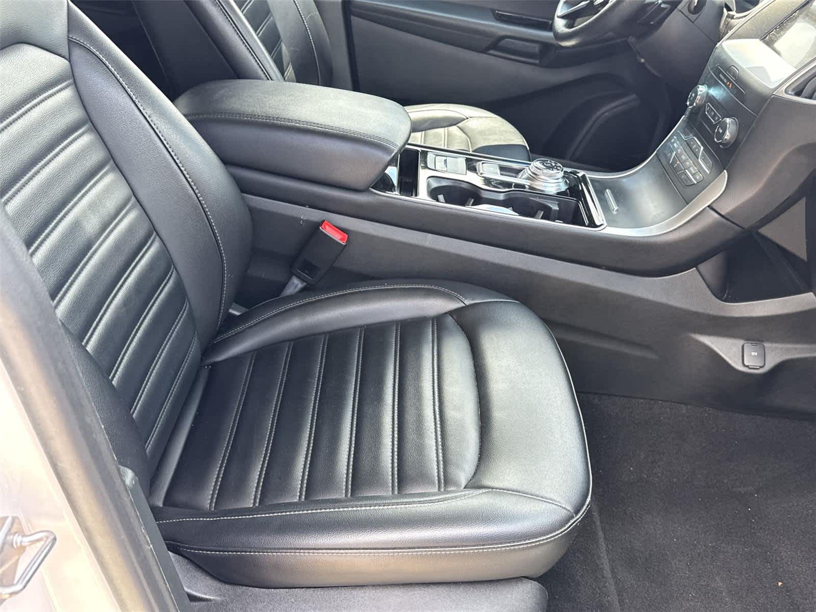 Thumbnail: 2019 Ford Edge - 16