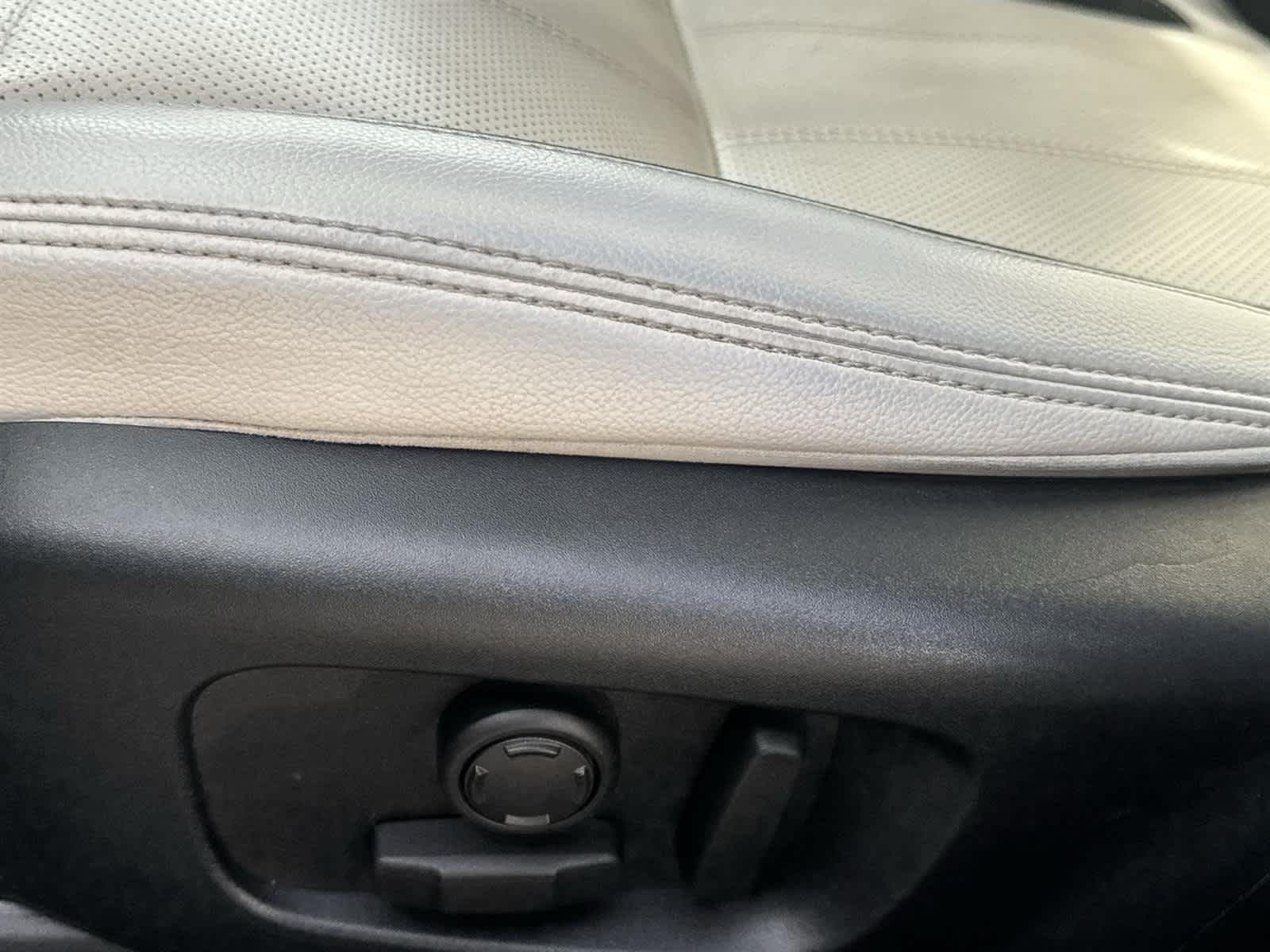 Thumbnail: 2020 Land Rover Range Rover Velar - 14