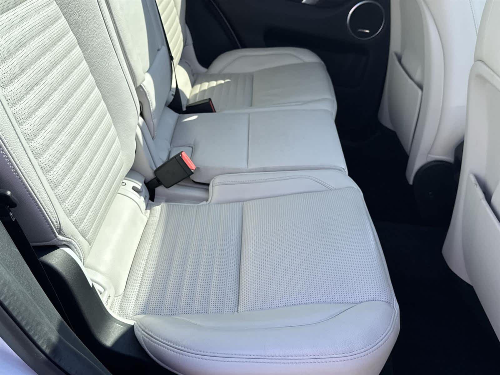 Thumbnail: 2020 Land Rover Discovery Sport - 17