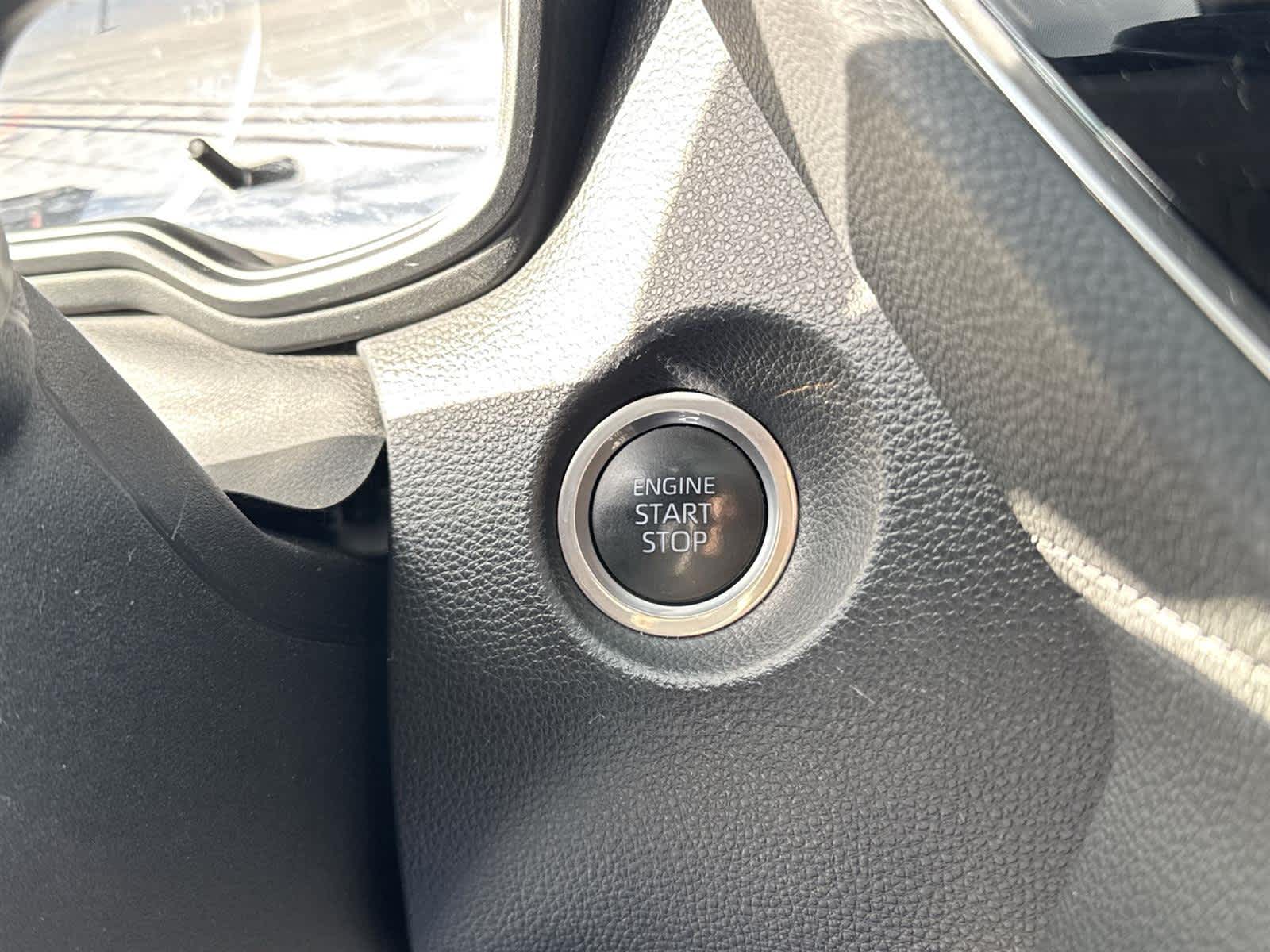 Thumbnail: 2022 Toyota Corolla Cross - 32