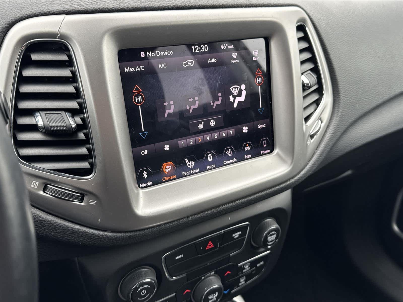 Thumbnail: 2018 Jeep Compass - 23