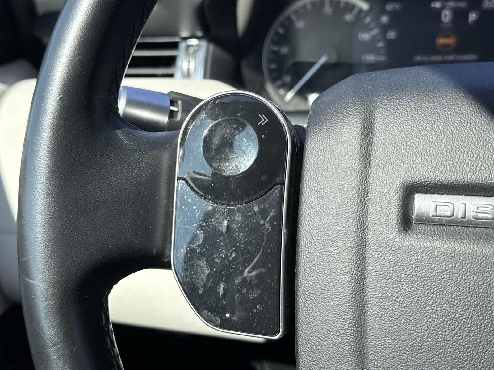 Thumbnail: 2020 Land Rover Discovery Sport - 20