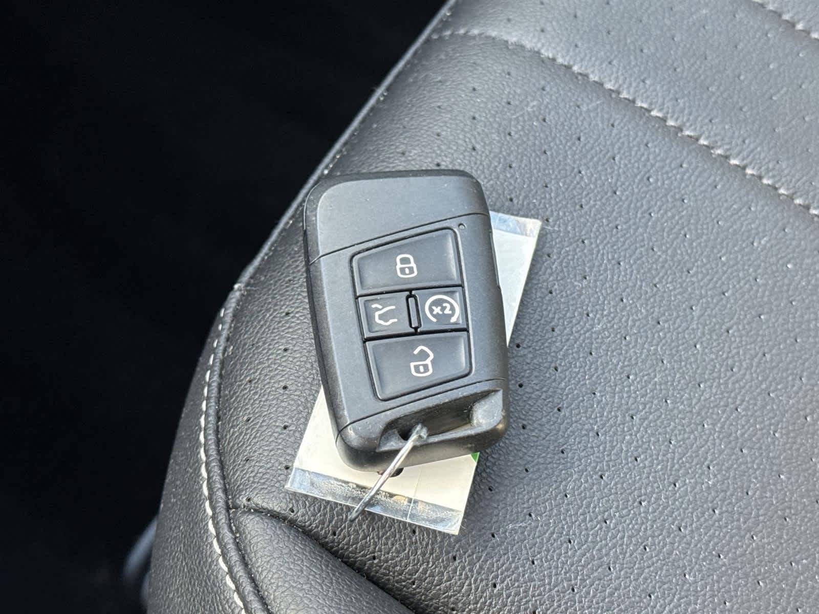 Thumbnail: 2022 Volkswagen Tiguan - 31