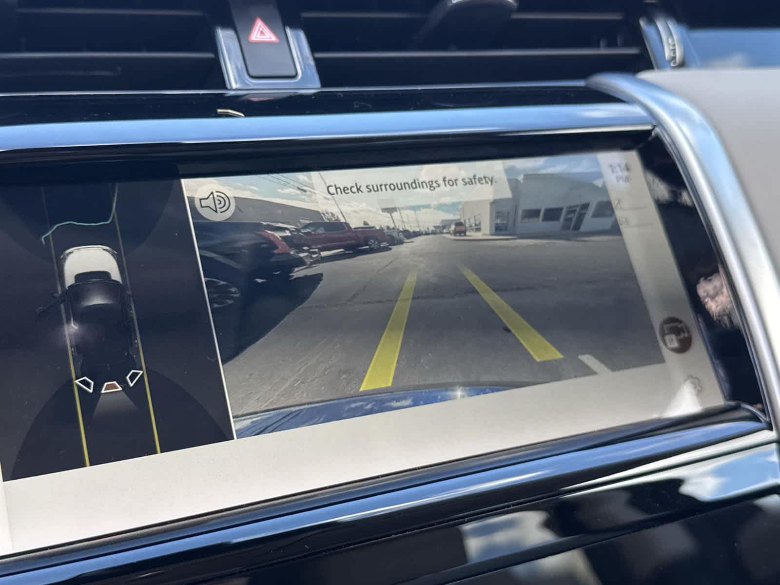 Thumbnail: 2022 Land Rover Discovery Sport - 24