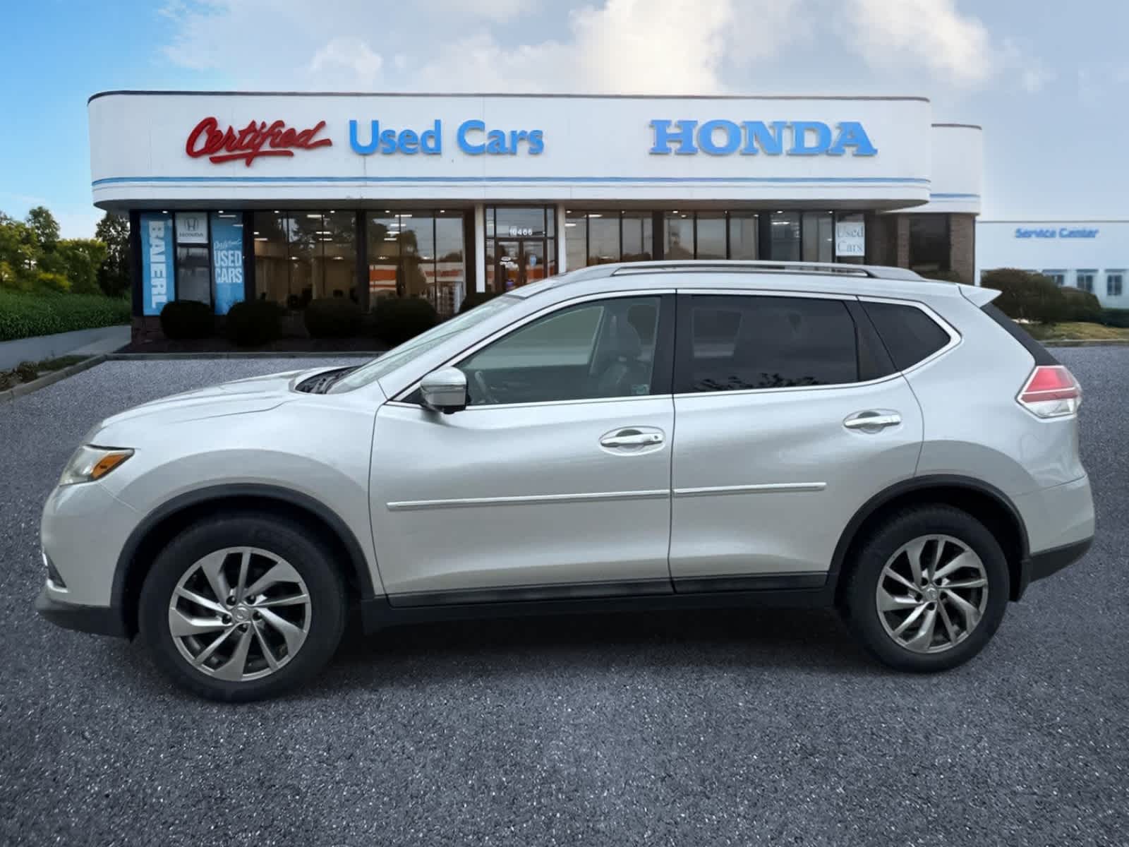 Used 2015 Nissan Rogue SL with VIN 5N1AT2MV6FC797905 for sale in Wexford, PA