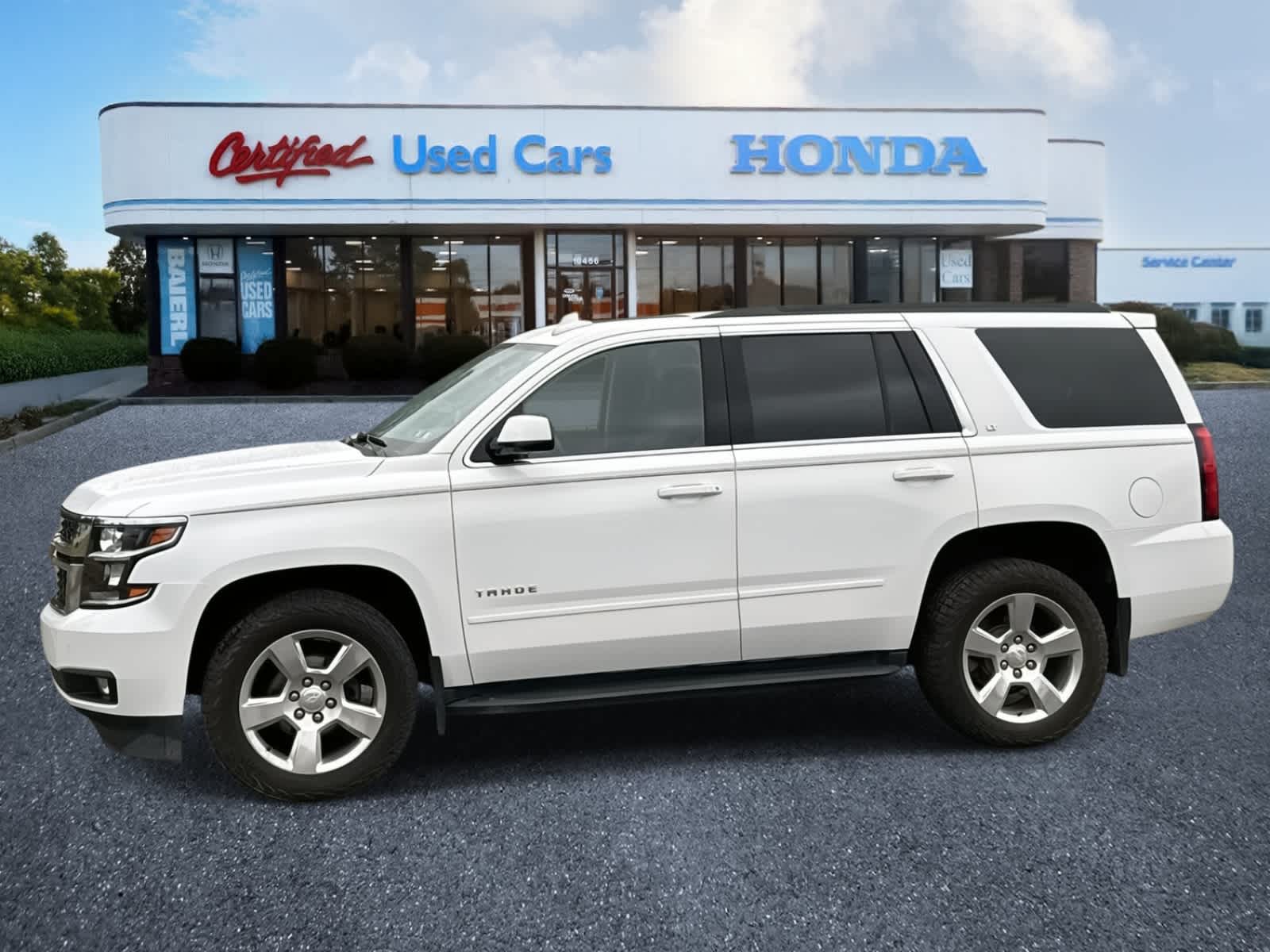 2020 Chevrolet Tahoe LT photo 2