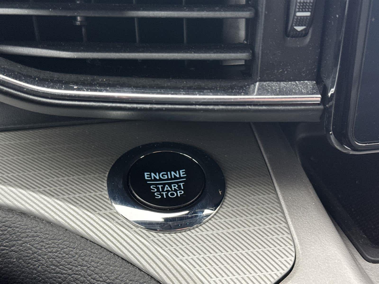 Thumbnail: 2023 Ford Explorer - 32