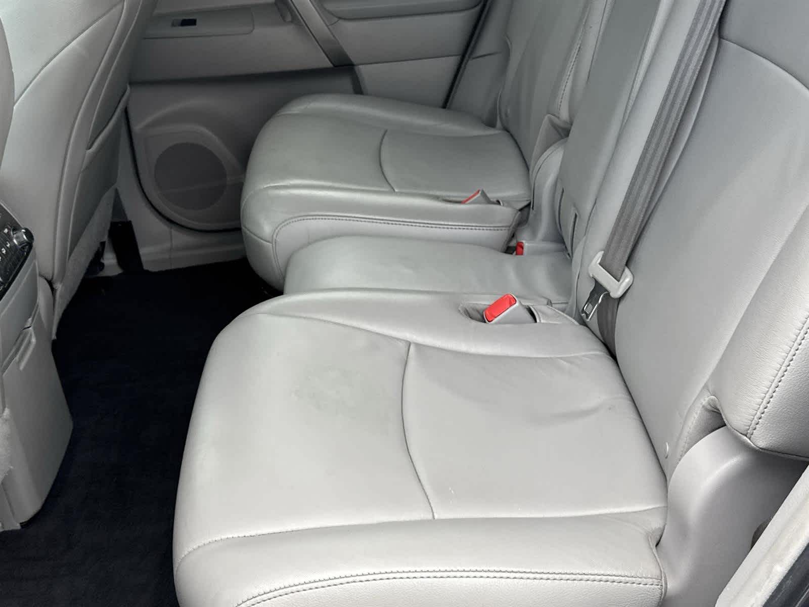 Thumbnail: 2012 Toyota Highlander - 16