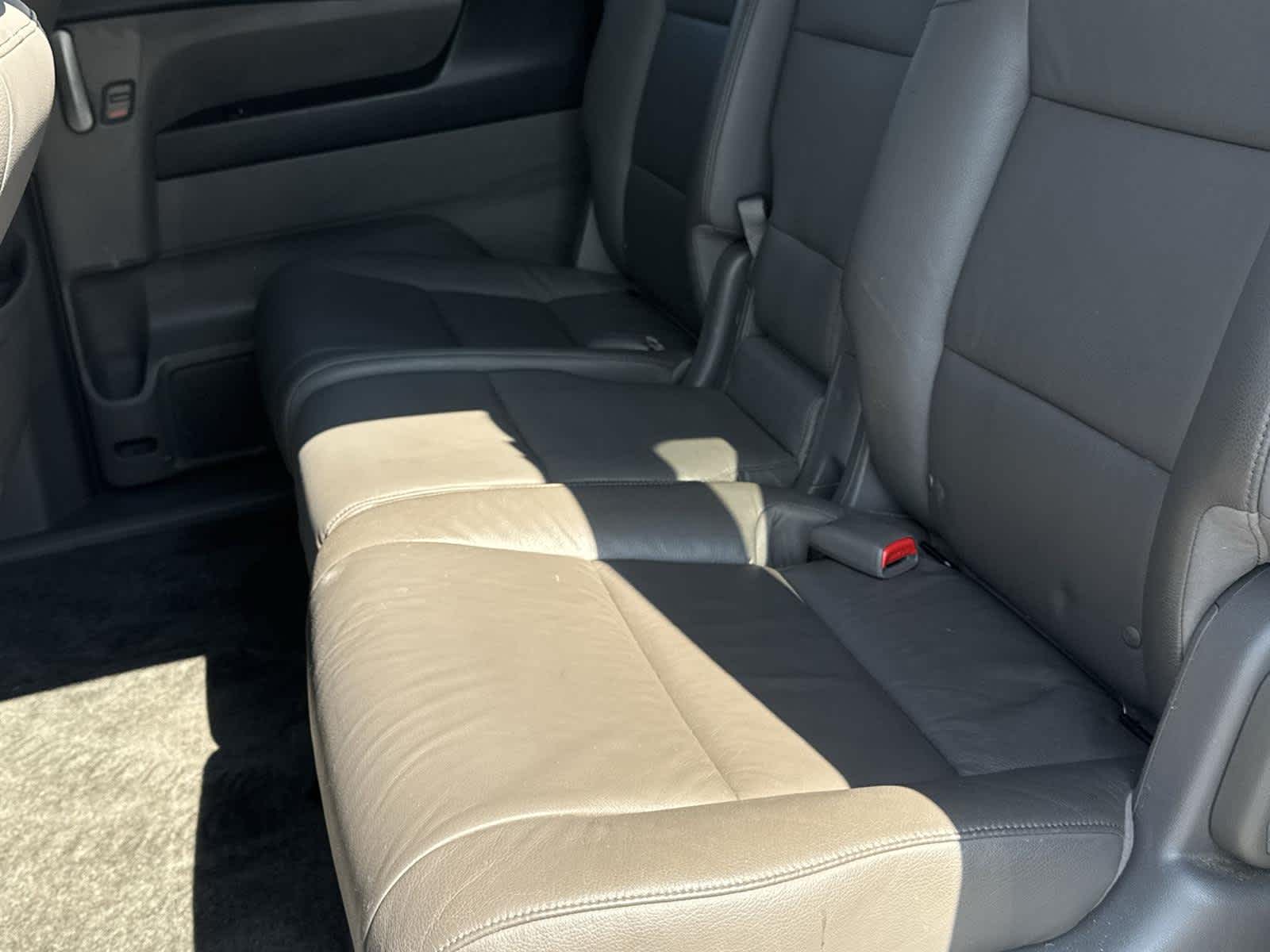 Thumbnail: 2012 Honda Odyssey - 16