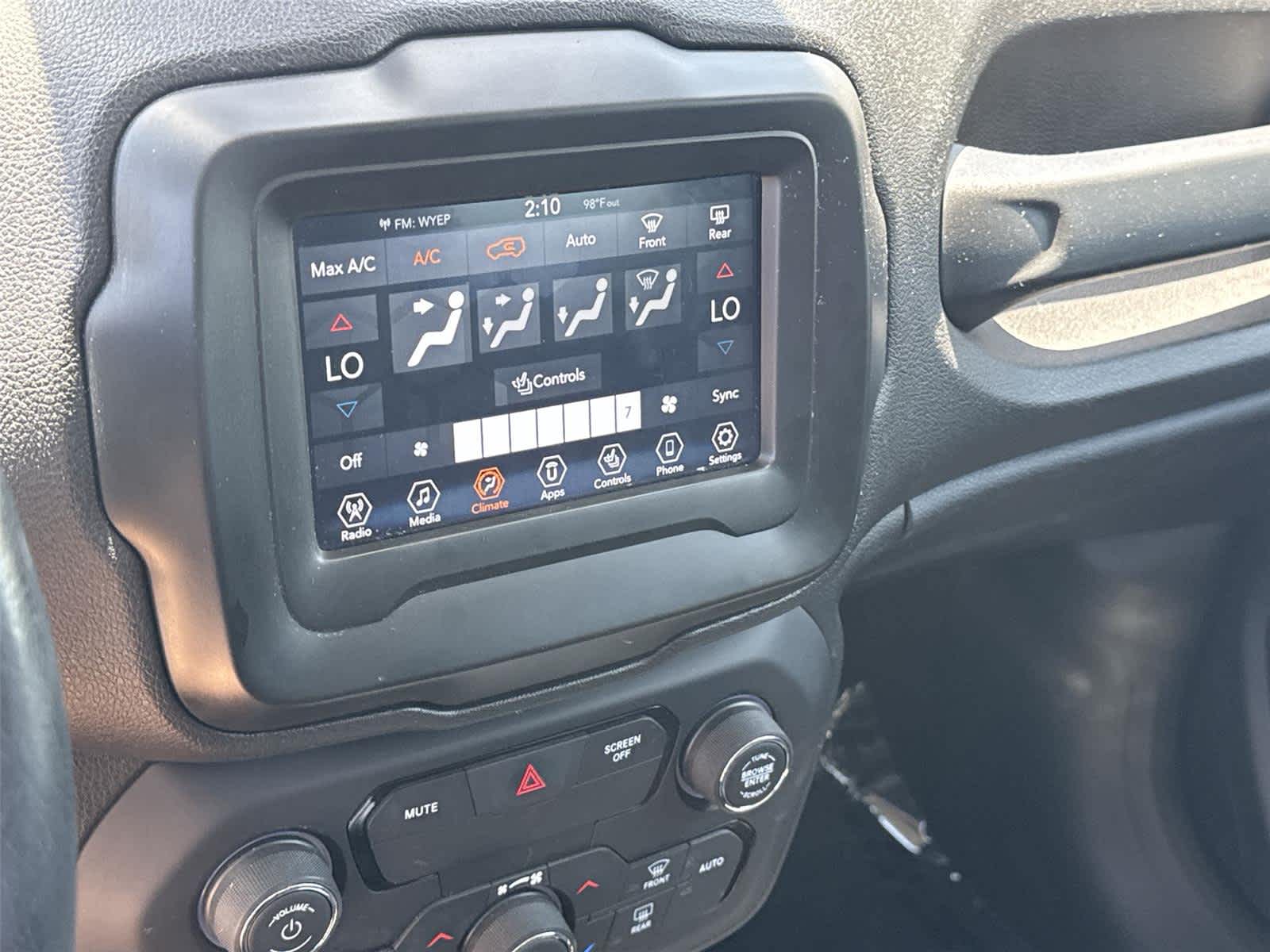 Thumbnail: 2018 Jeep Renegade - 23