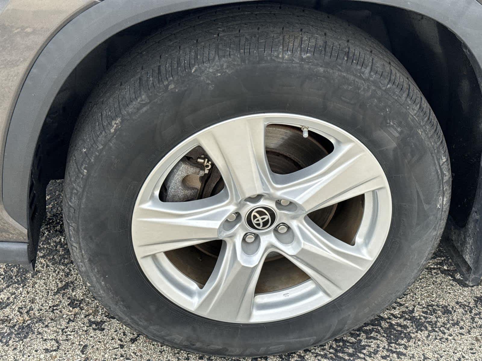 Thumbnail: 2022 Toyota Highlander - 10