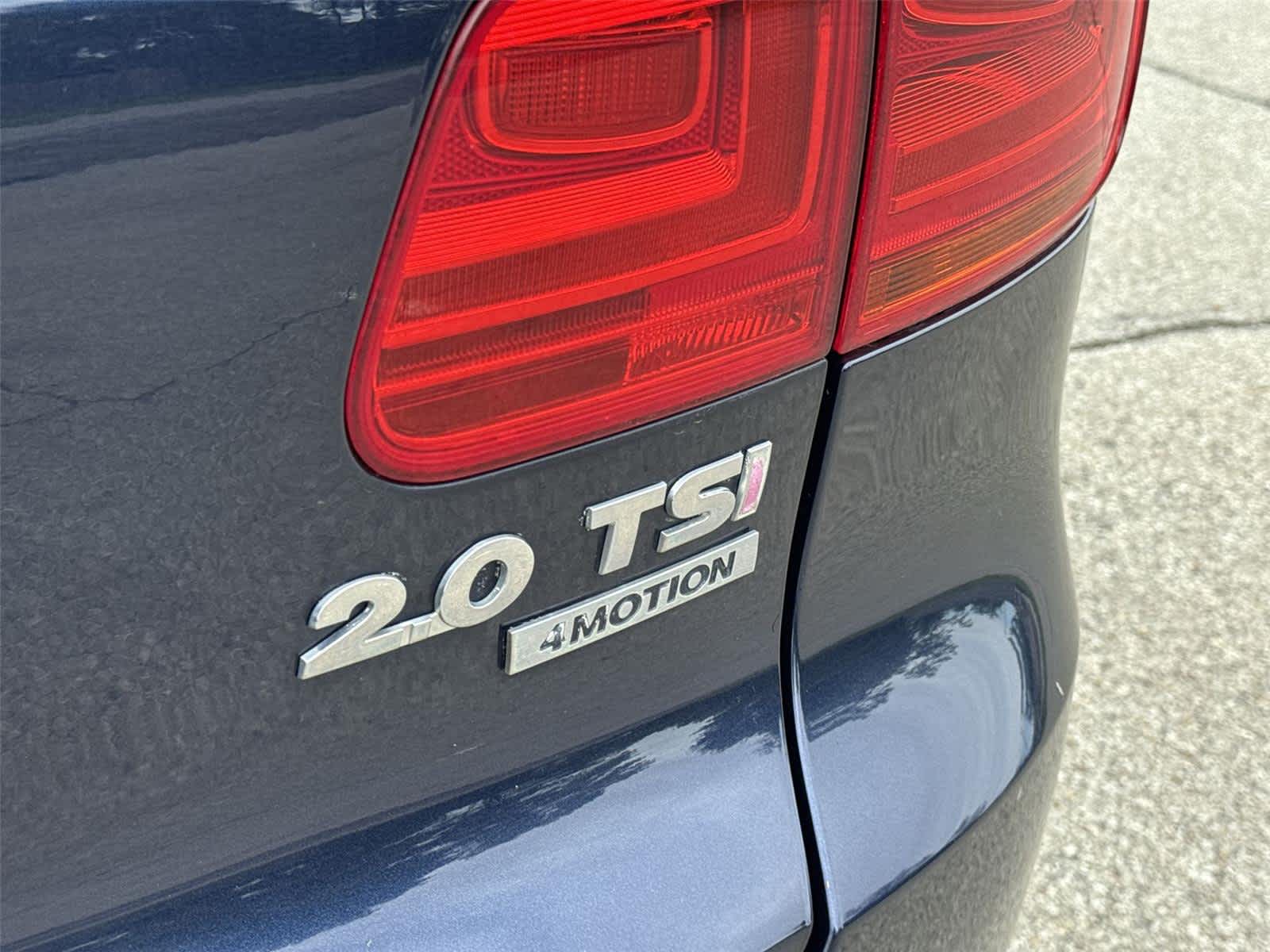 Thumbnail: 2012 Volkswagen Tiguan - 32