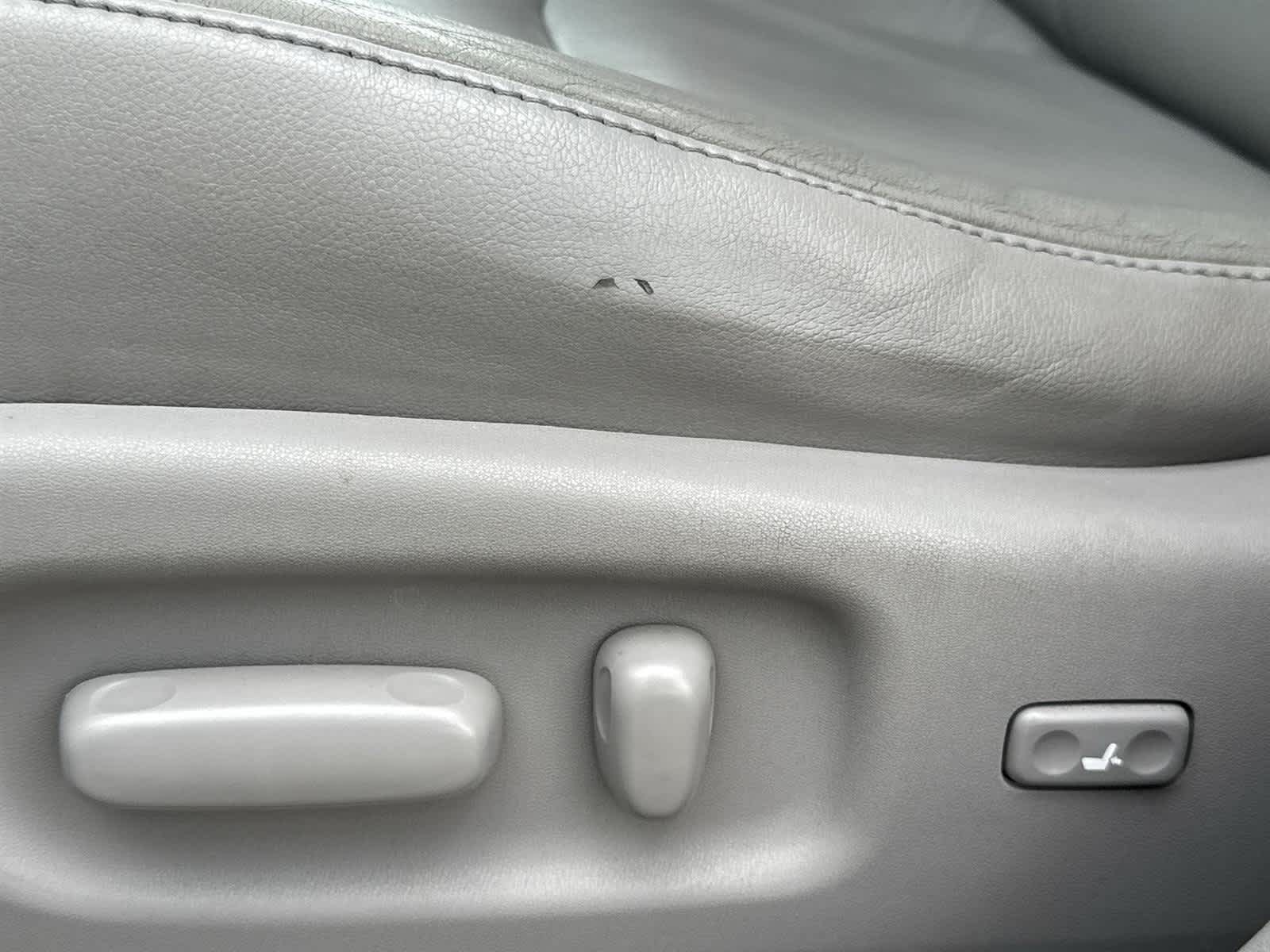 Thumbnail: 2012 Toyota Highlander - 14