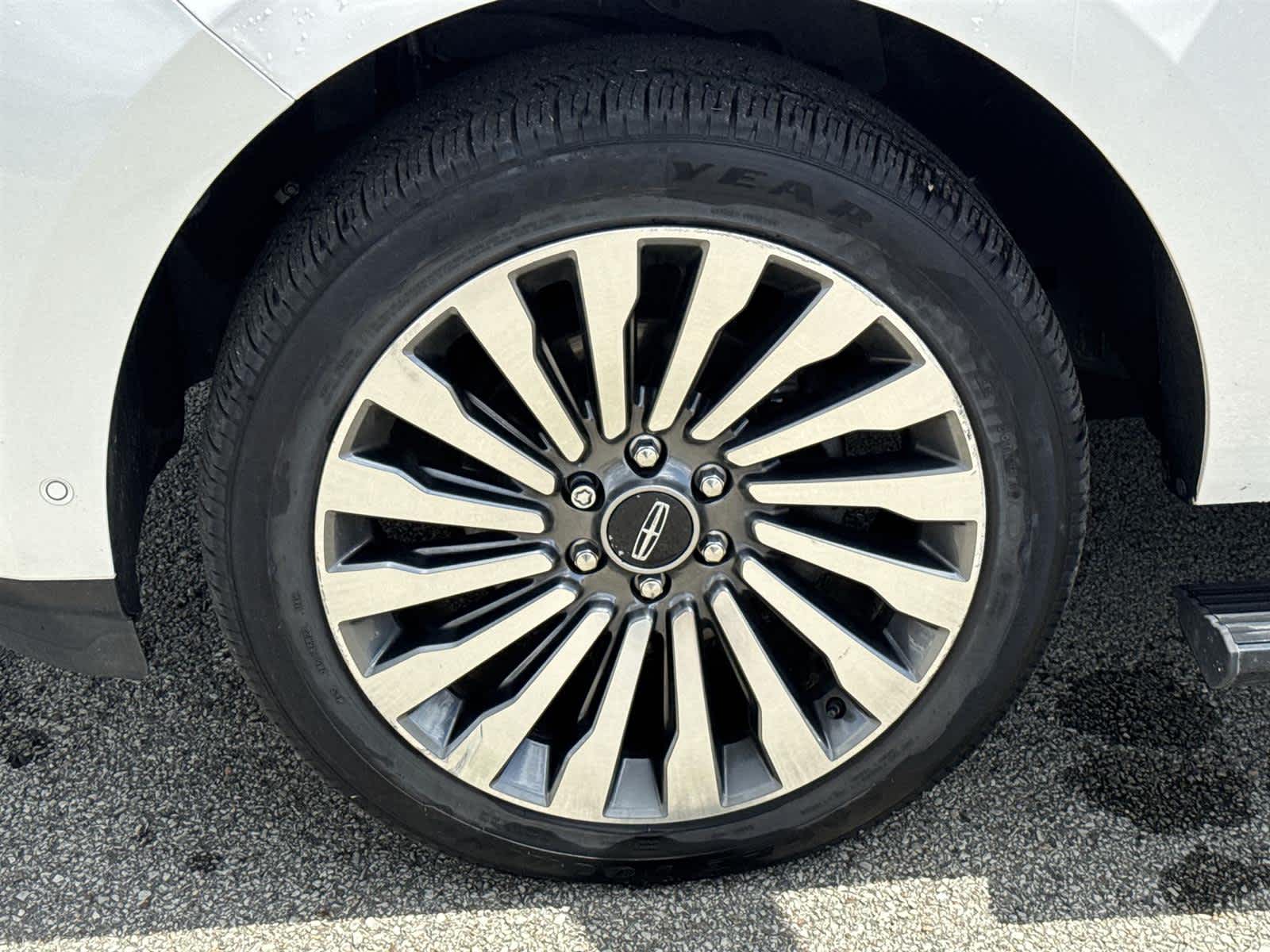 Thumbnail: 2019 Lincoln Navigator - 10