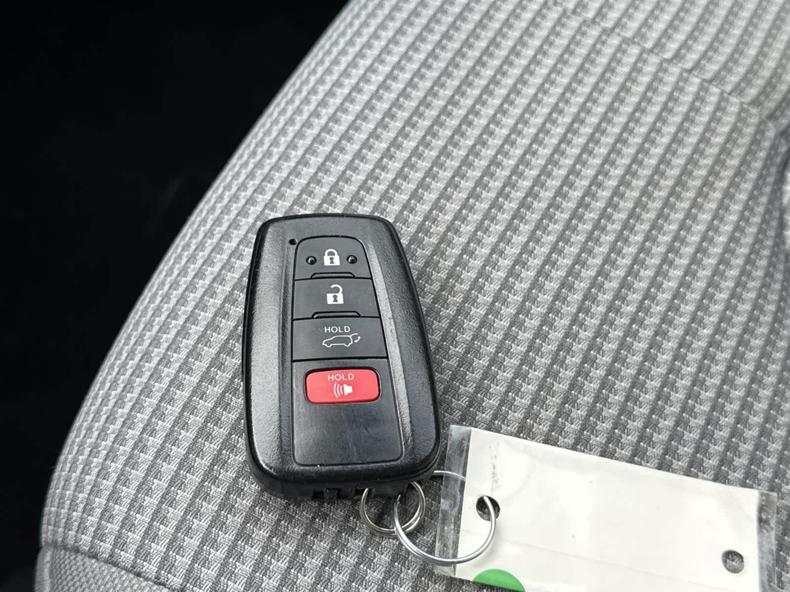 Thumbnail: 2022 Toyota Highlander - 30