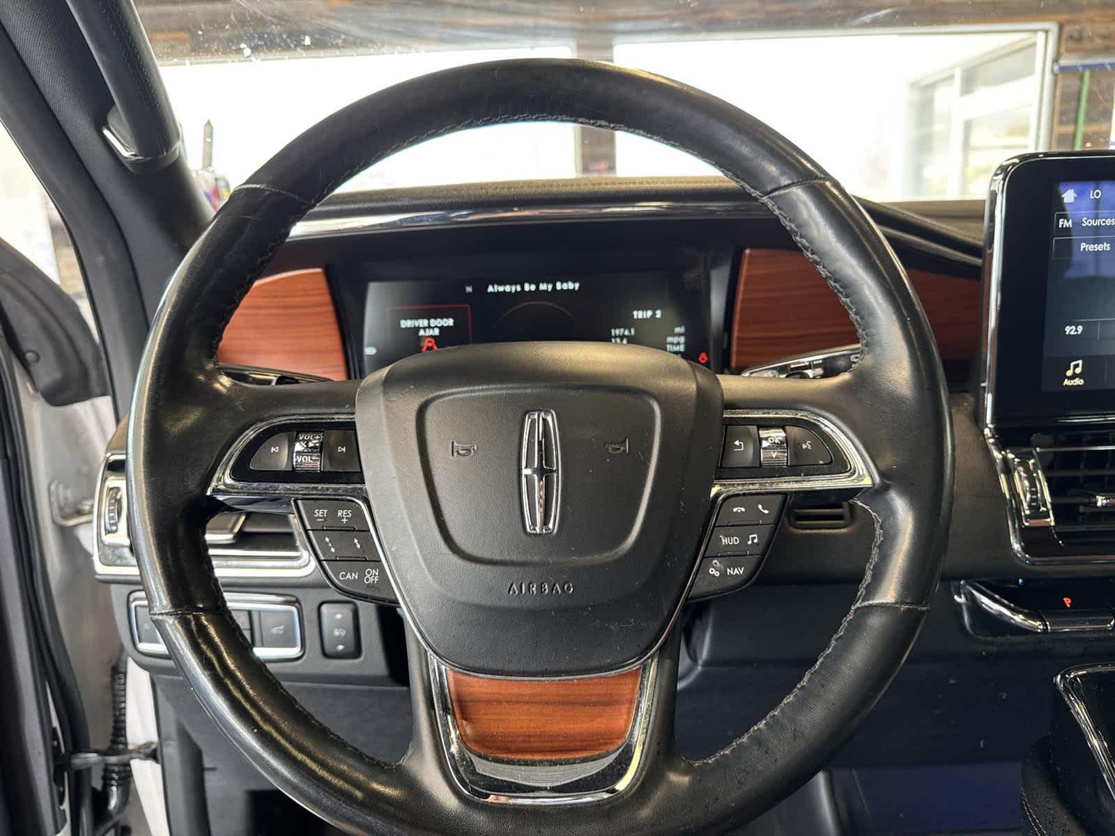 Thumbnail: 2019 Lincoln Navigator - 19