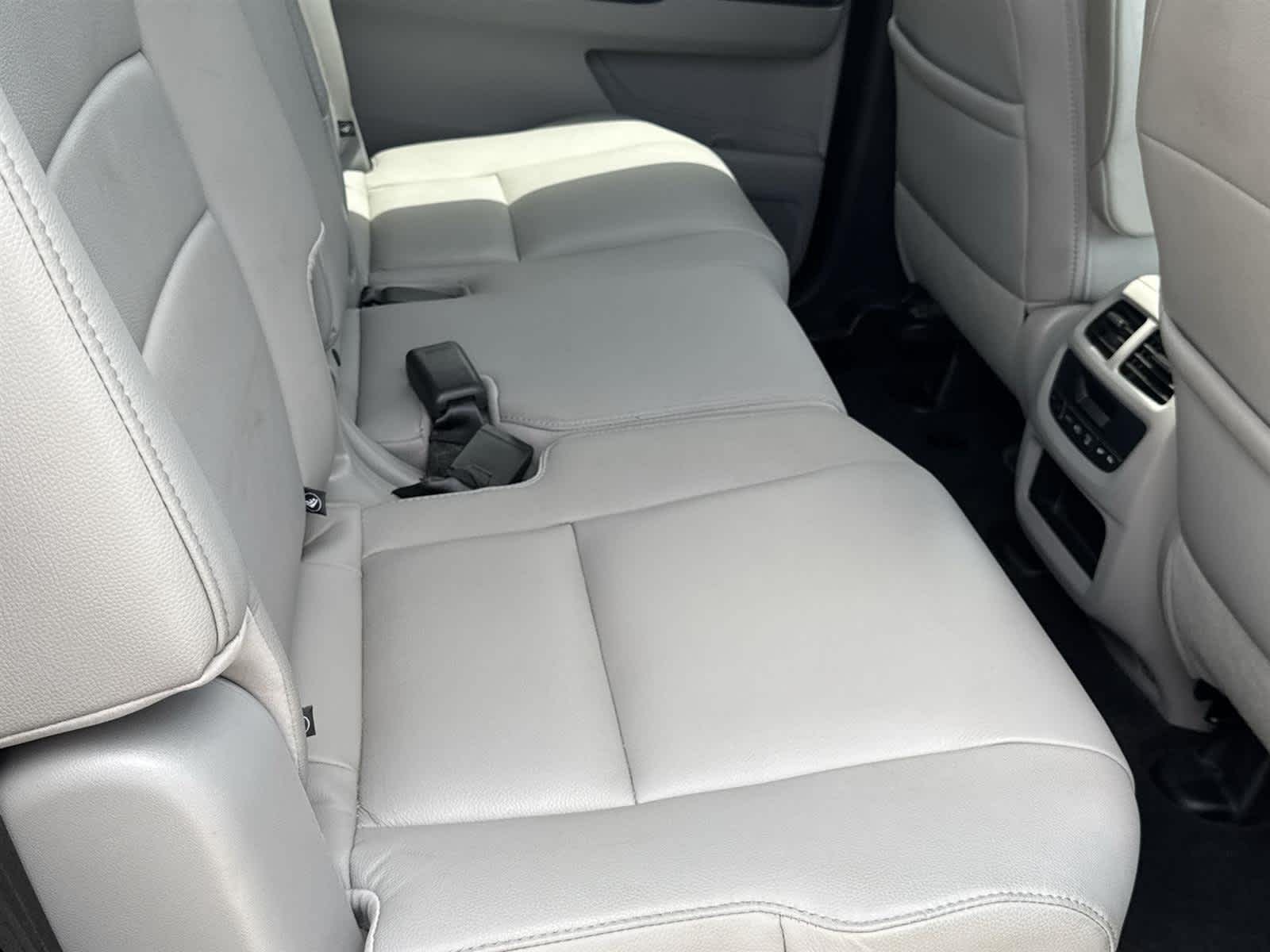 Thumbnail: 2017 Honda Pilot - 17