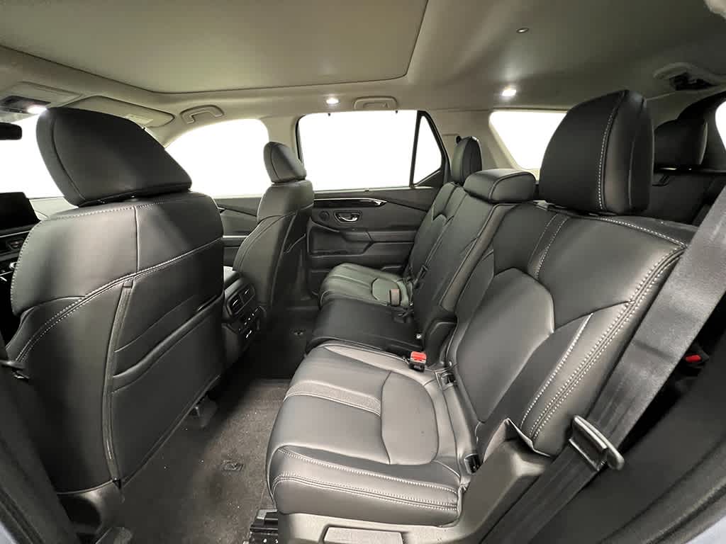 2025 Honda Pilot Touring 32