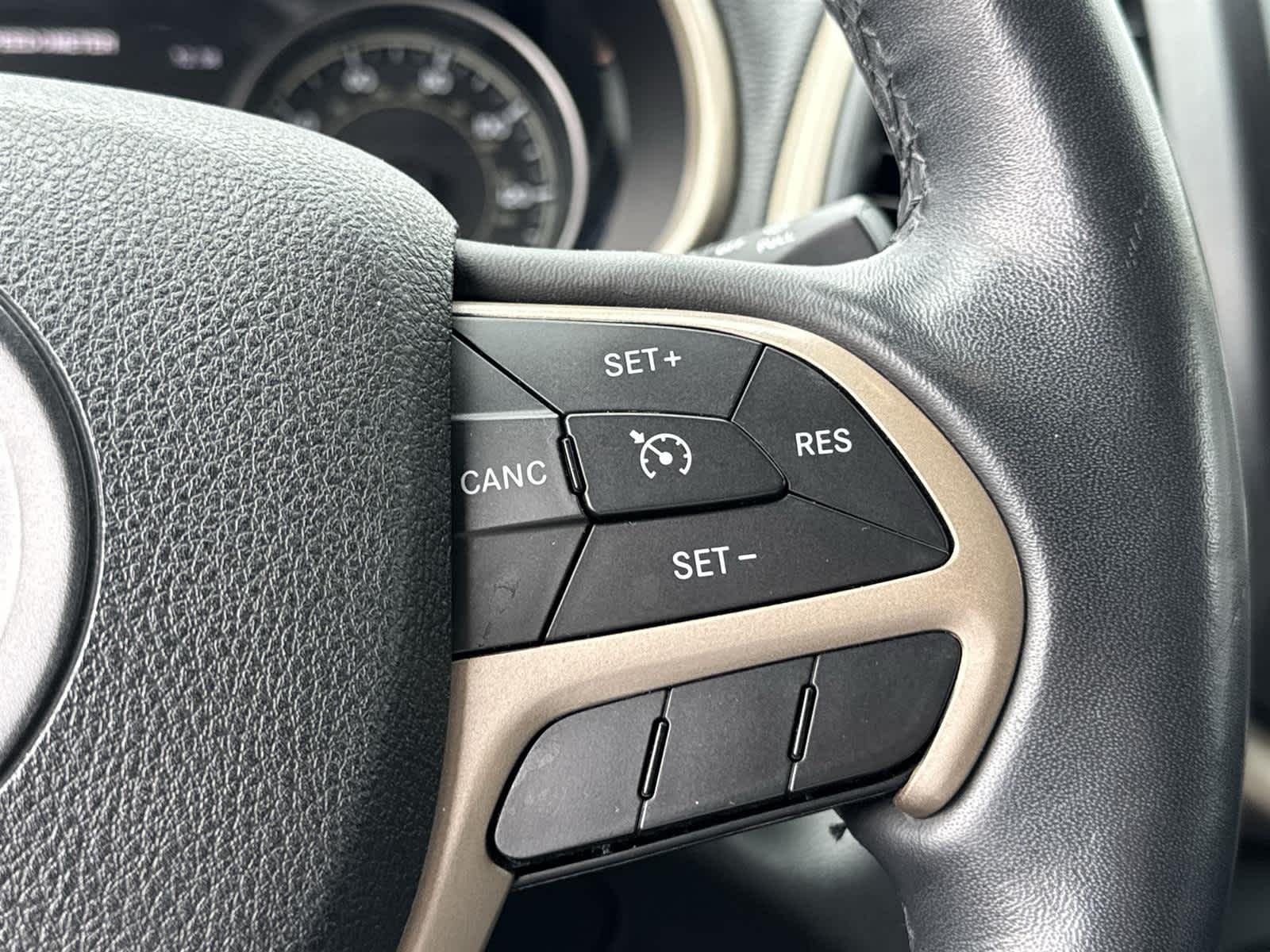 Thumbnail: 2015 Jeep Cherokee - 22