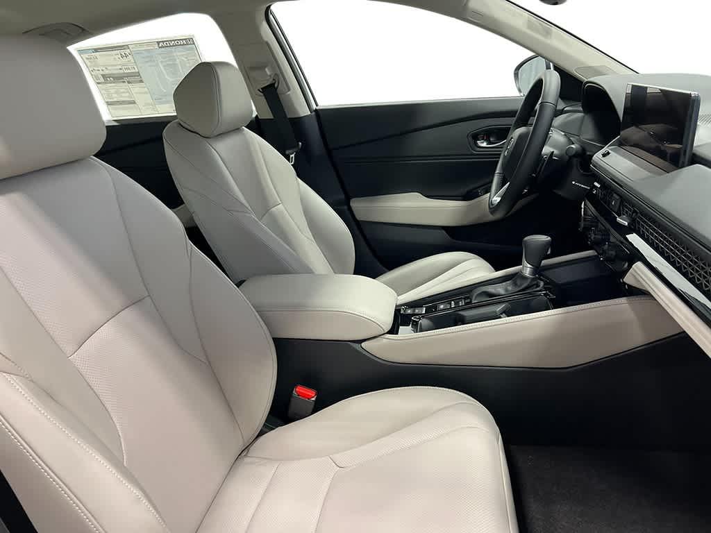 2025 Honda Accord Touring 32