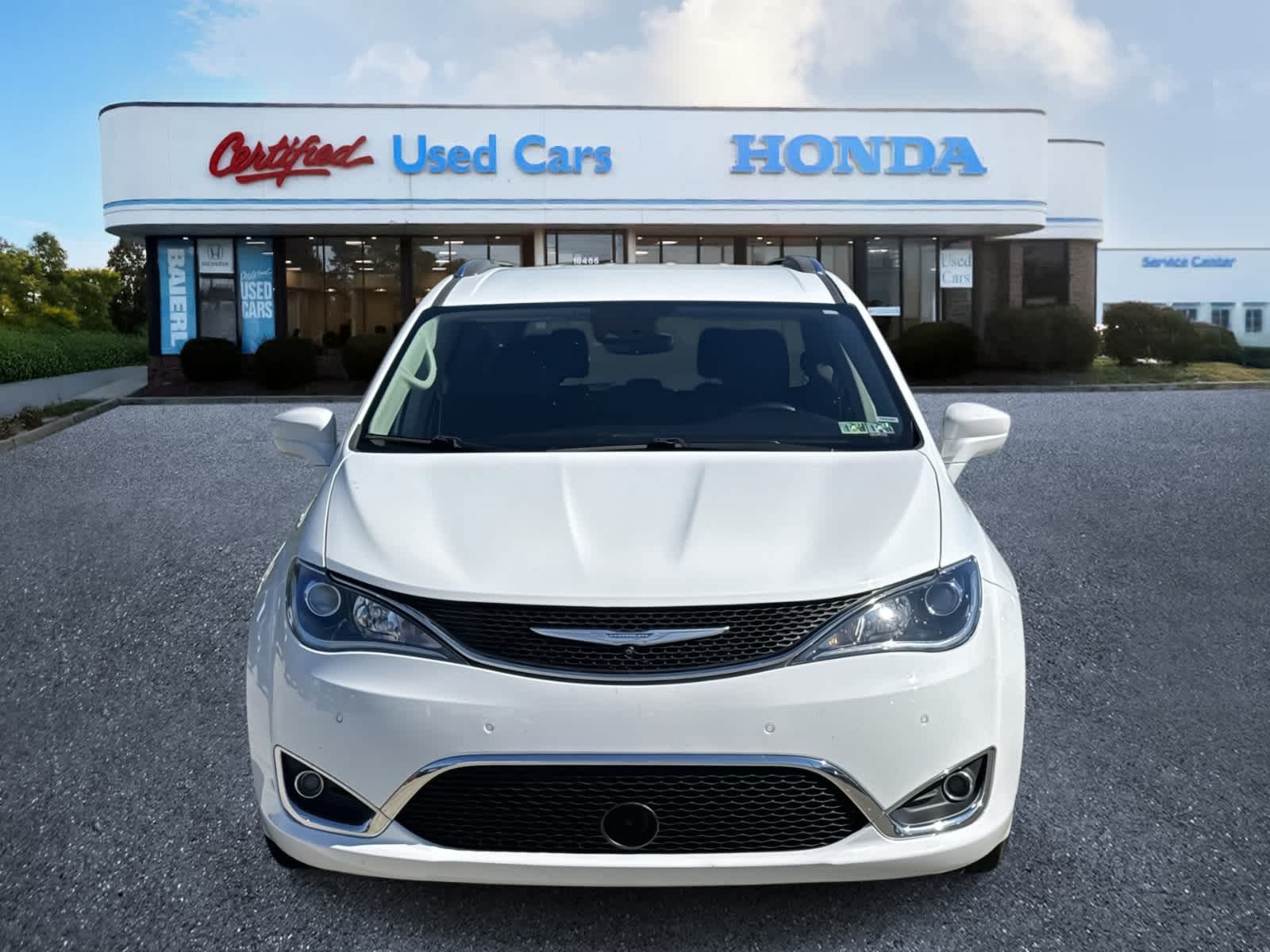 Thumbnail: 2018 Chrysler Pacifica - 8